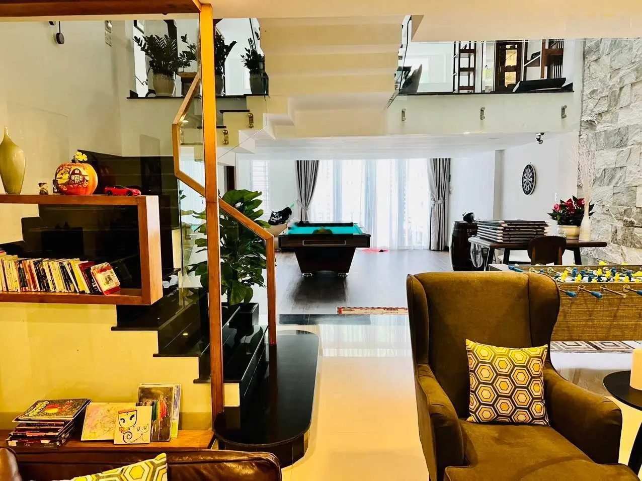 Bán nhà phố Hoàng Quốc Việt, full nội thất cao cấp - DT: 6 x 21 m. Giá 21.5 tỷ TL - LH: 0902 781 ***