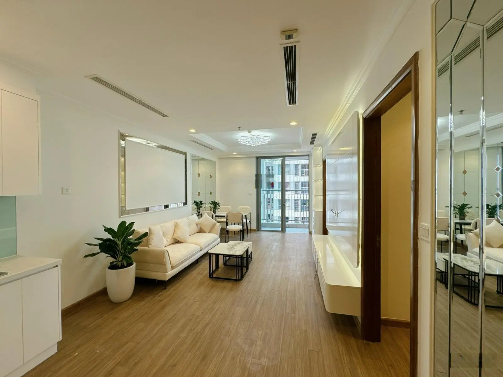 NHÀ ĐẸP NHƯ HÌNH 100%! Căn hộ 2 ngủ 73m2 FULL ĐỒ ĐẸP-SẴN SỔ tầng trung giá 6.7 tỷ tại Times City