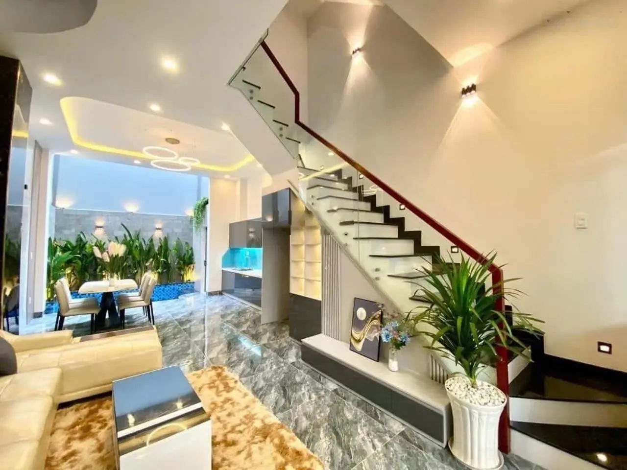 Kẹt tiền bán nhà Nguyễn Thiện Thuật-P3-Q3. DT 86,4m2/ 4tỷ290 có sẵn chỗ đậu ô tô, cho thuê 29tr/th