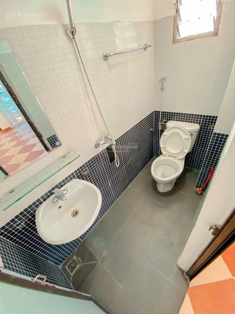 Bán nhà dân xây 6 tầng Ngã 4 Sở, lô góc, 50/63m2 sử dụng, mt 4,8m, ngõ thoáng, sát phố, 12,9 tỷ