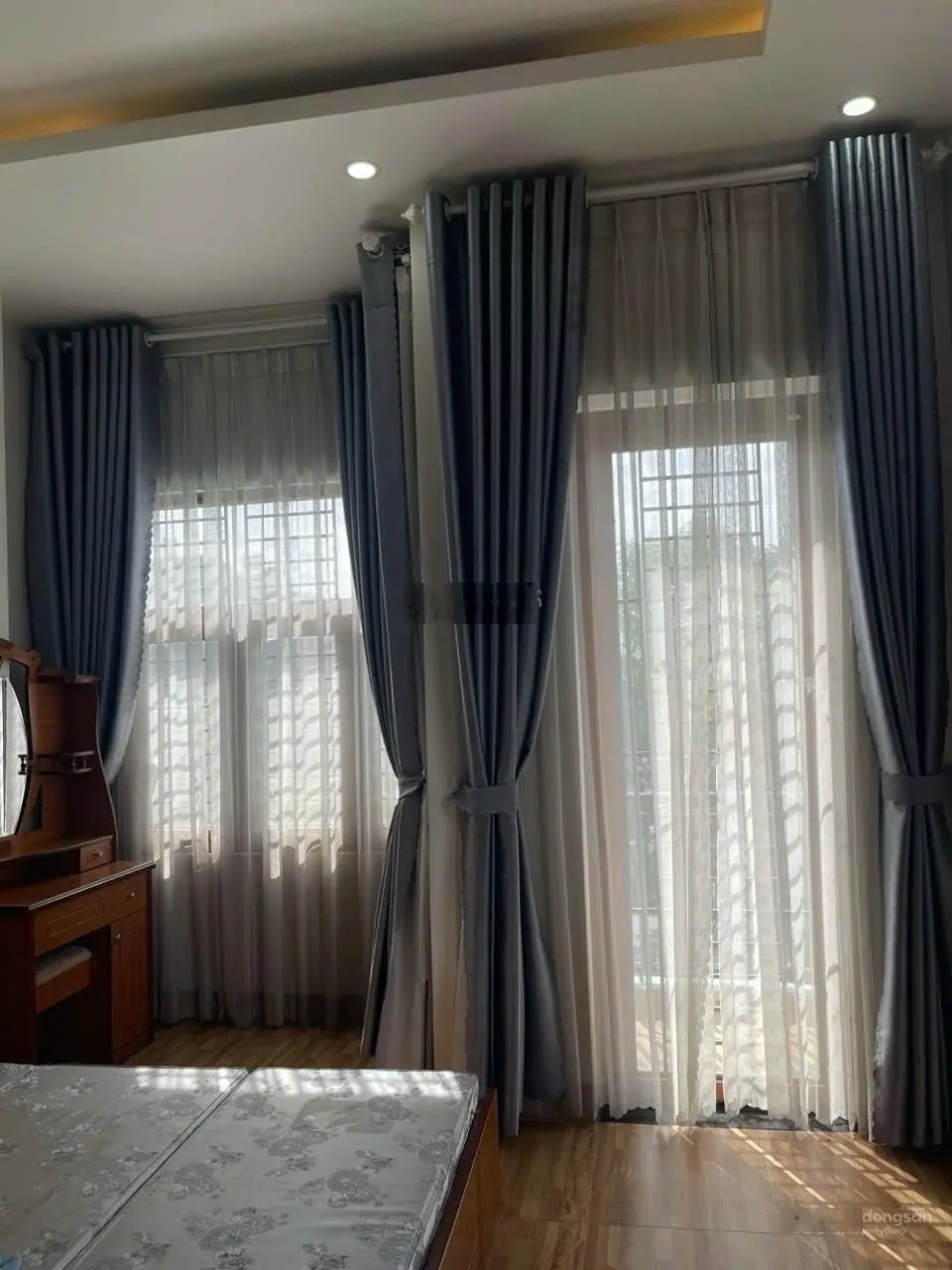 Bán nhà mặt tiền lô góc đường Bưng Ông Thoàn giá 10,5 tỉ diện tích 62,2m2.