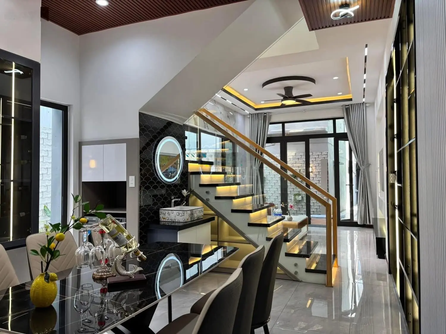 Bán nhà đẹp 122m x 2 tầng sân vườn thoáng mát Hoàng Diệu, trung tâm quận Hải Châu
