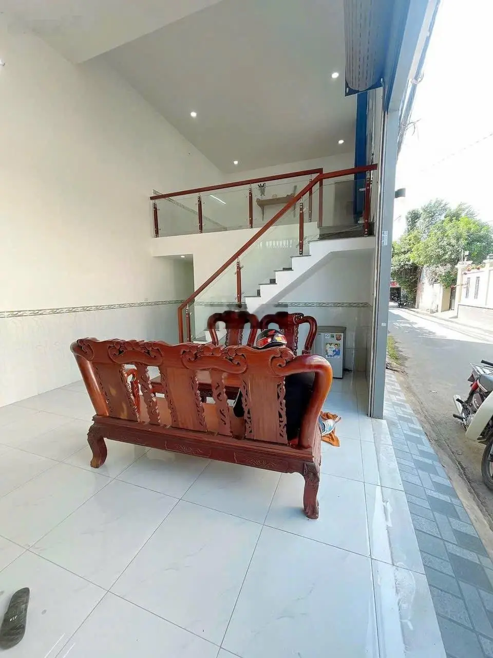 Hạ giá thêm 300tr, bán nhà mặt đường kinh doanh, buôn bán nhỏ