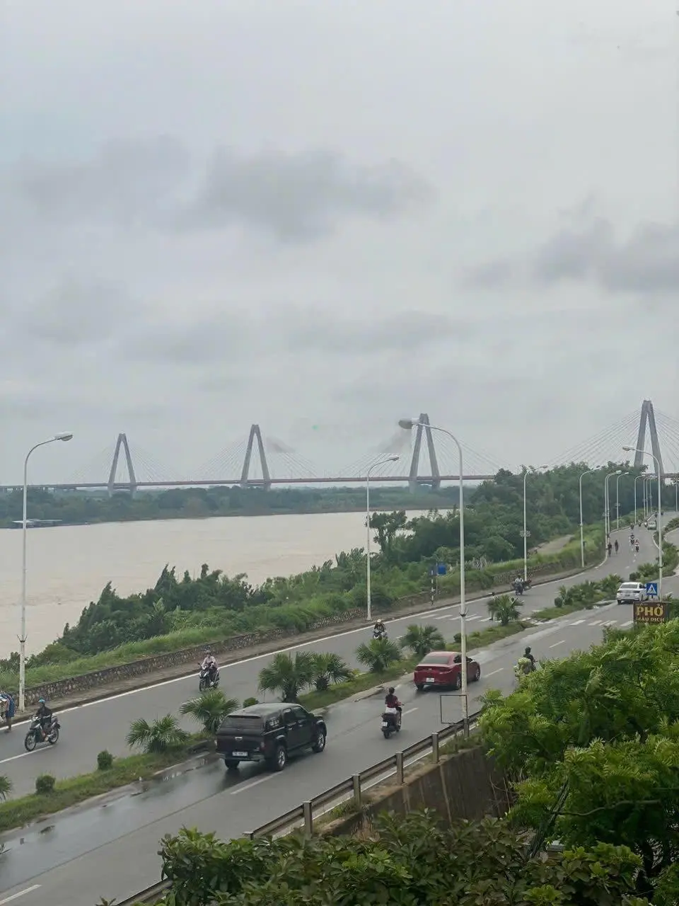 Bán nhà phố mặt đường An Dương Vương - view sông Hồng cực đẹp - DT 180m² - mặt tiền 7.5m