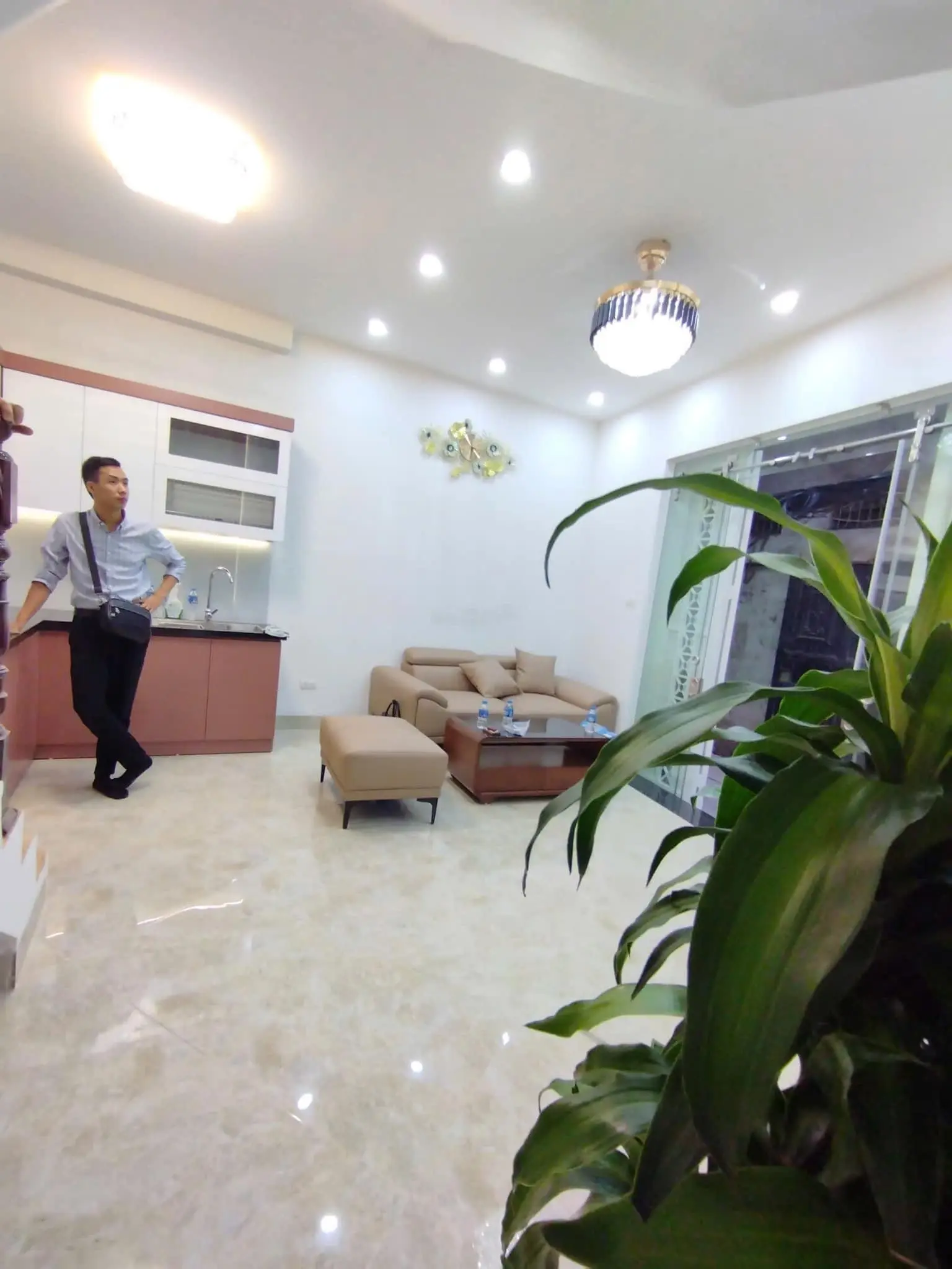 SiÊU PHẨM -Bán nhà tại Minh Khai - ô Tô đỗ cửa - 5,65 tỷ x 5,4m mặt tiền Đỉnh - Kinh Doanh DT30m