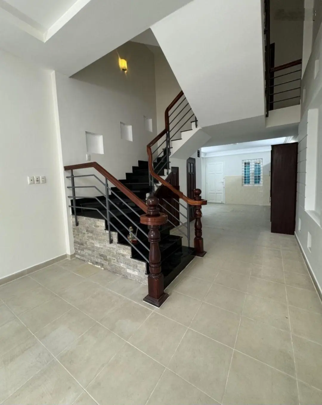 Bán gấp nhà mặt tiền kinh doanh 4 tầng 60m2 đường Số 17, Phường 11, Gò Vấp. Sát chợ Hạnh Tây