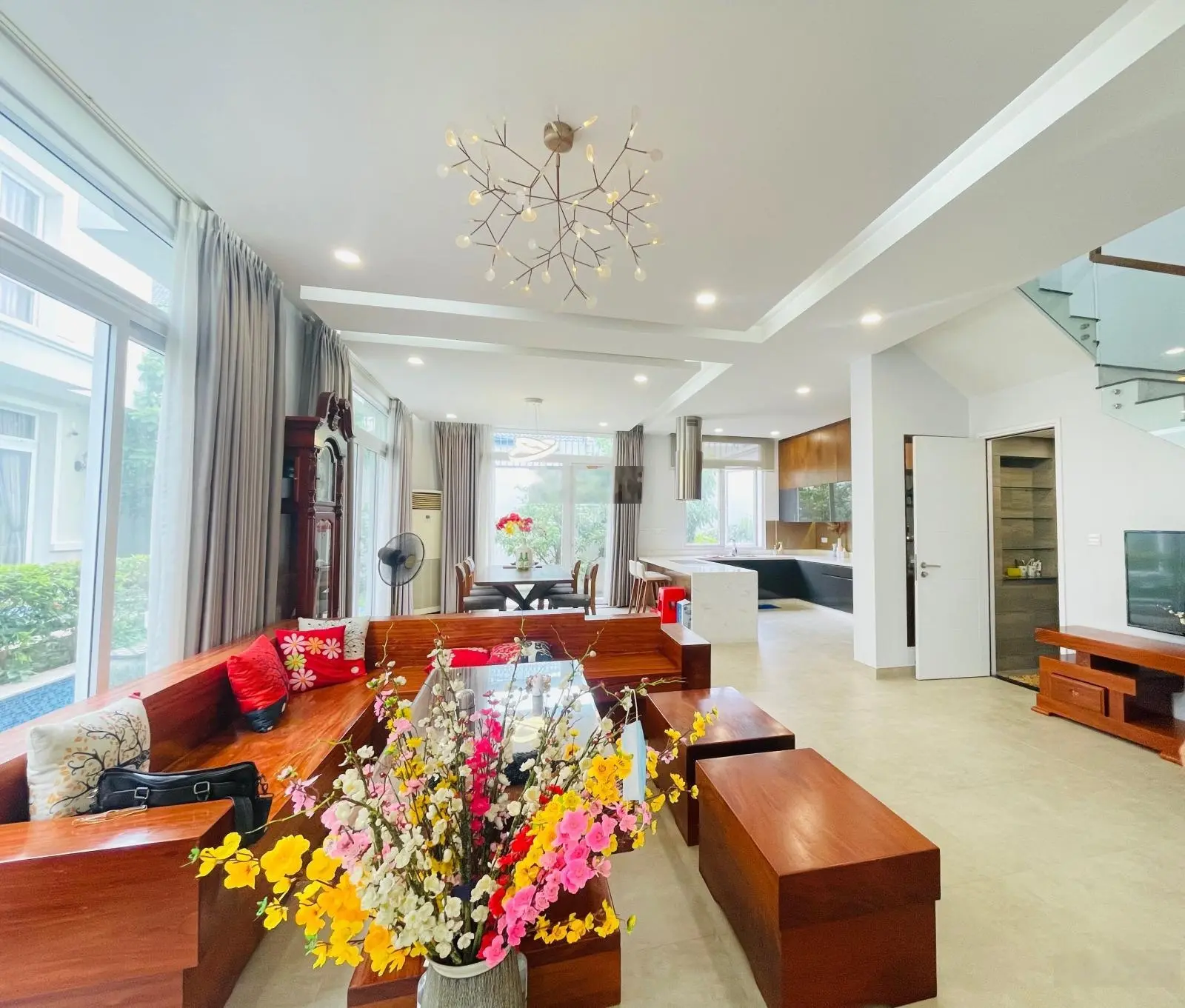 Bán biệt thự full nội thất mặt tiền 20m khu vip The Venica - Khang Điền