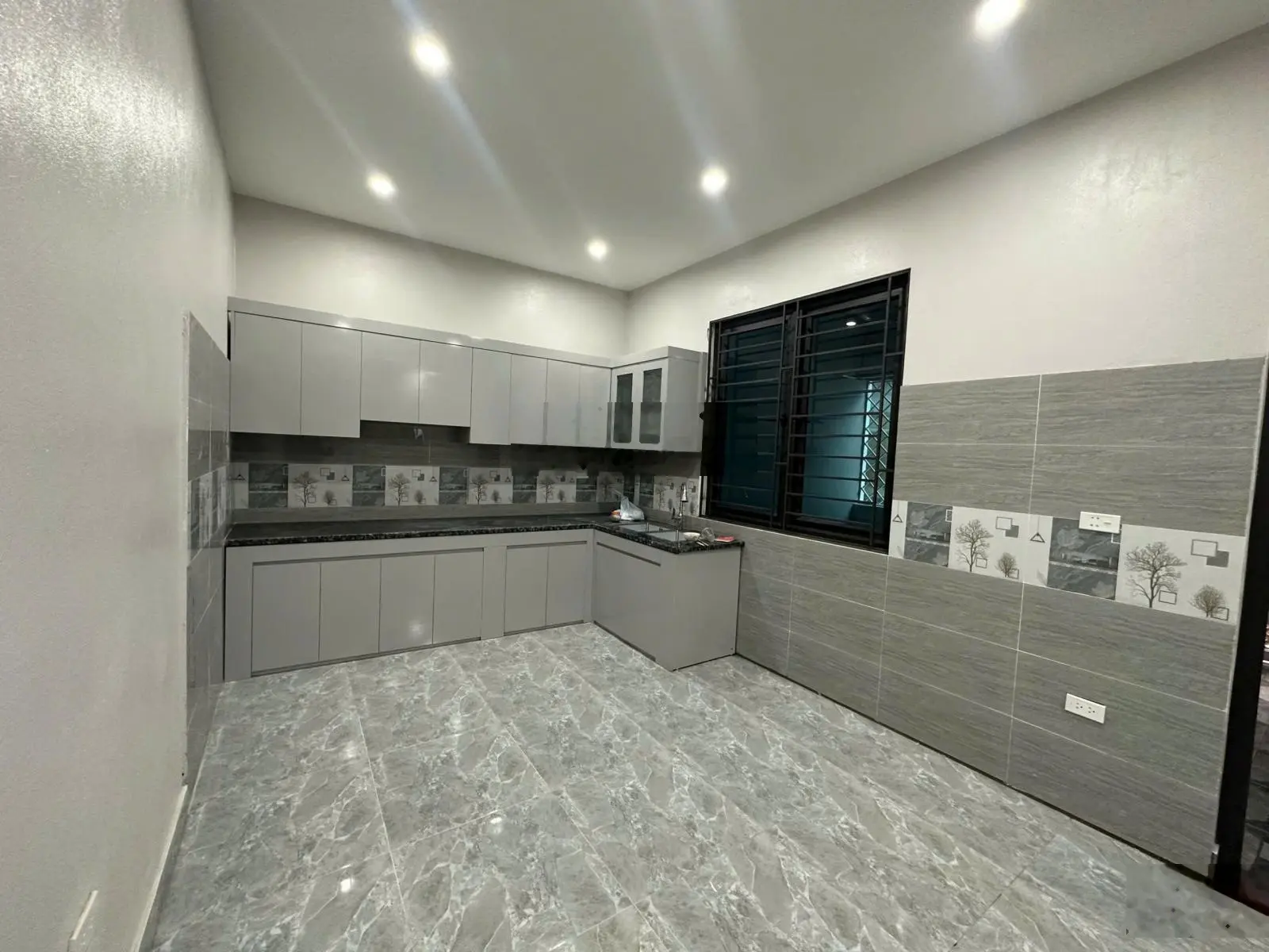 Bán nhà 3 tầng mới xây làn 2 Đấu Mã, Thị Cầu, giá 4,1 tỷ