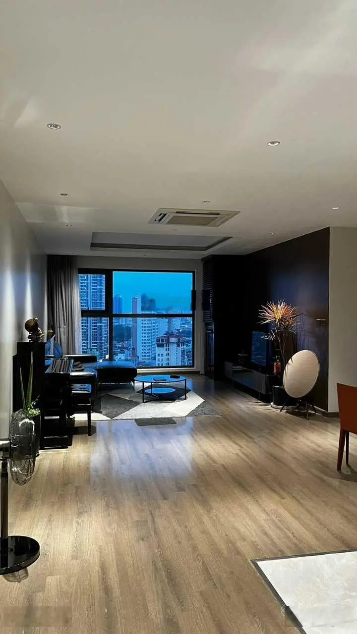 Chính chủ bán căn hộ Vimeco Nguyễn Chánh, 140m2, 3 ngủ 3 vệ sinh, nhà mới đẹp rất có lộc