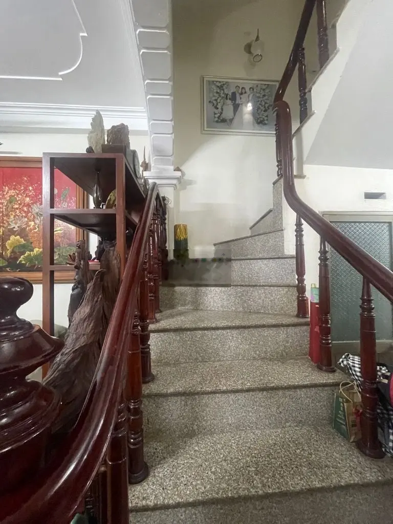 BÁN NHÀ LÔ GÓC XUÂN LA, Ô TÔ ĐỖ CỬA NGÀY ĐÊM, 50,1M2, GIÁ 12,5 TỶ.