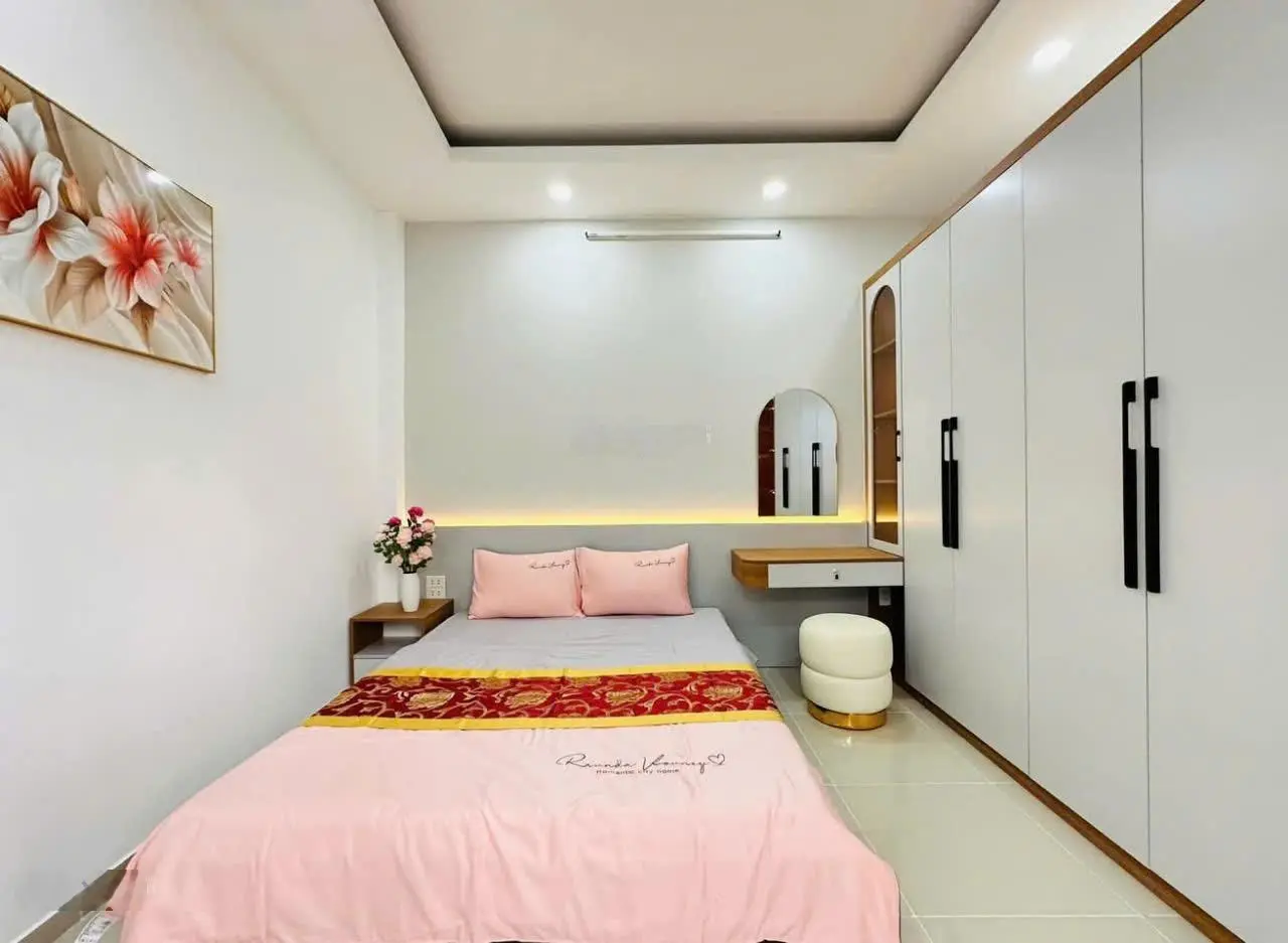 Bán gấp nhà HXH Lê Quang Sung, 4 tầng BTCT, 5 PN 4 WC, chỉ 30m ra mặt tiền, gần chợ Bình Tây