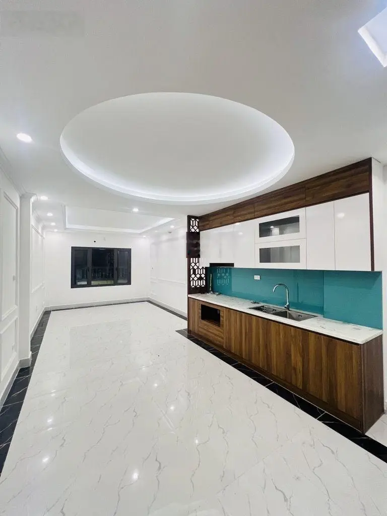 Bán nhà Hoàng Liệt, Hoàng Mai, ô tô qua, view hồ Linh Đàm, 5T, TM, 43m2, 10,3 tỷ