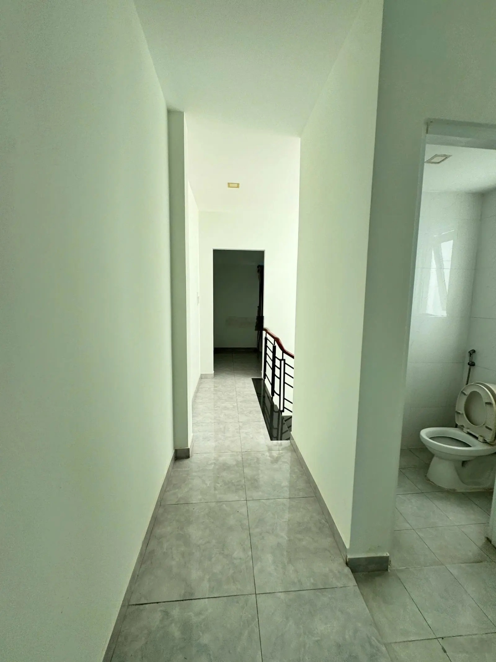 Siêu phẩm! Bán nhà mặt tiền kinh doanh ngay chợ 3 lầu 5x20 công nhận 96m2 giá chỉ 27tỷ5