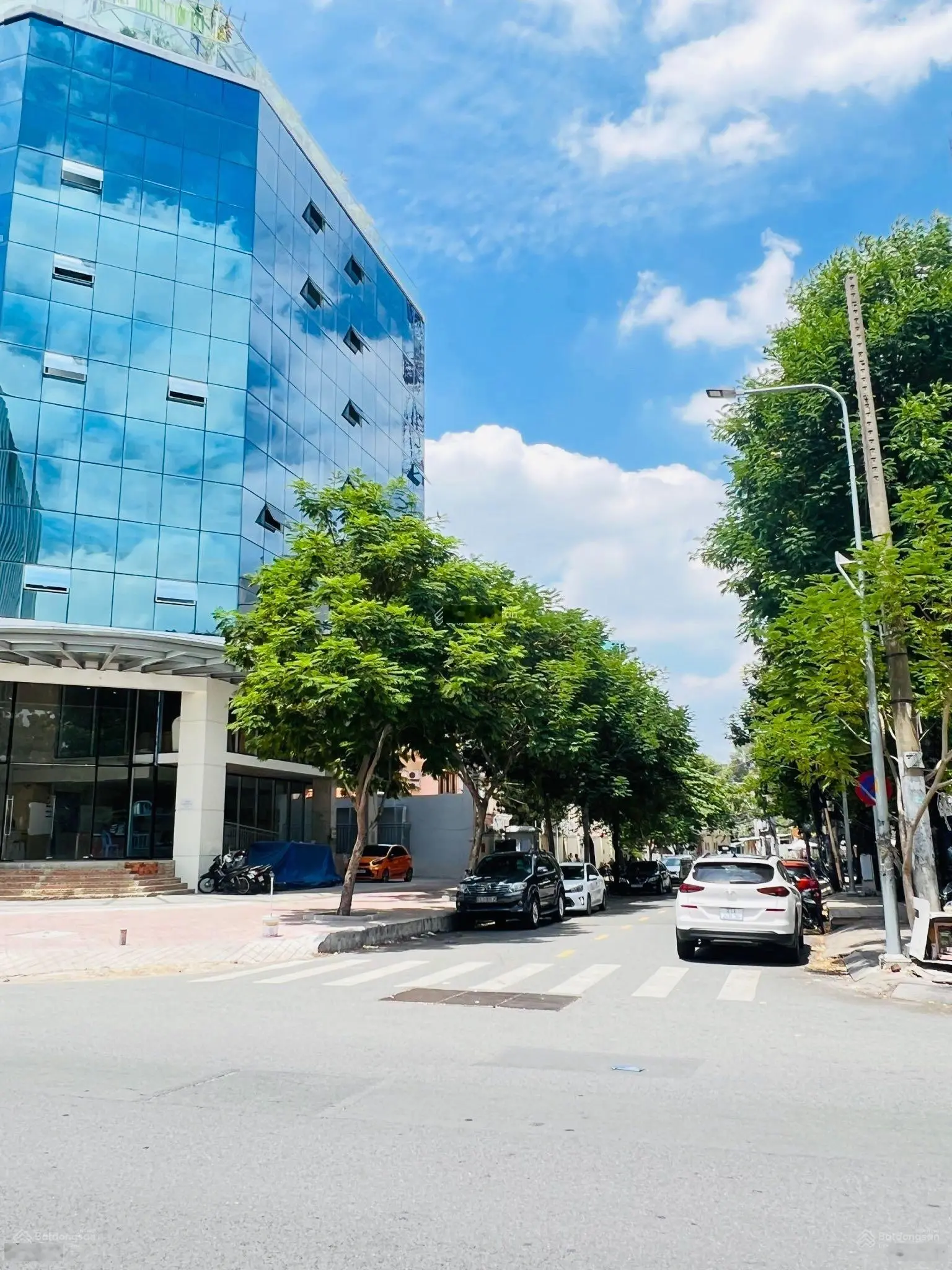 Bán nhà góc 2MT phường 17, giáp Quận 1, không vạt góc. DT 6,2x23m. KC: 5 tầng, chỉ còn 28,5 tỷ