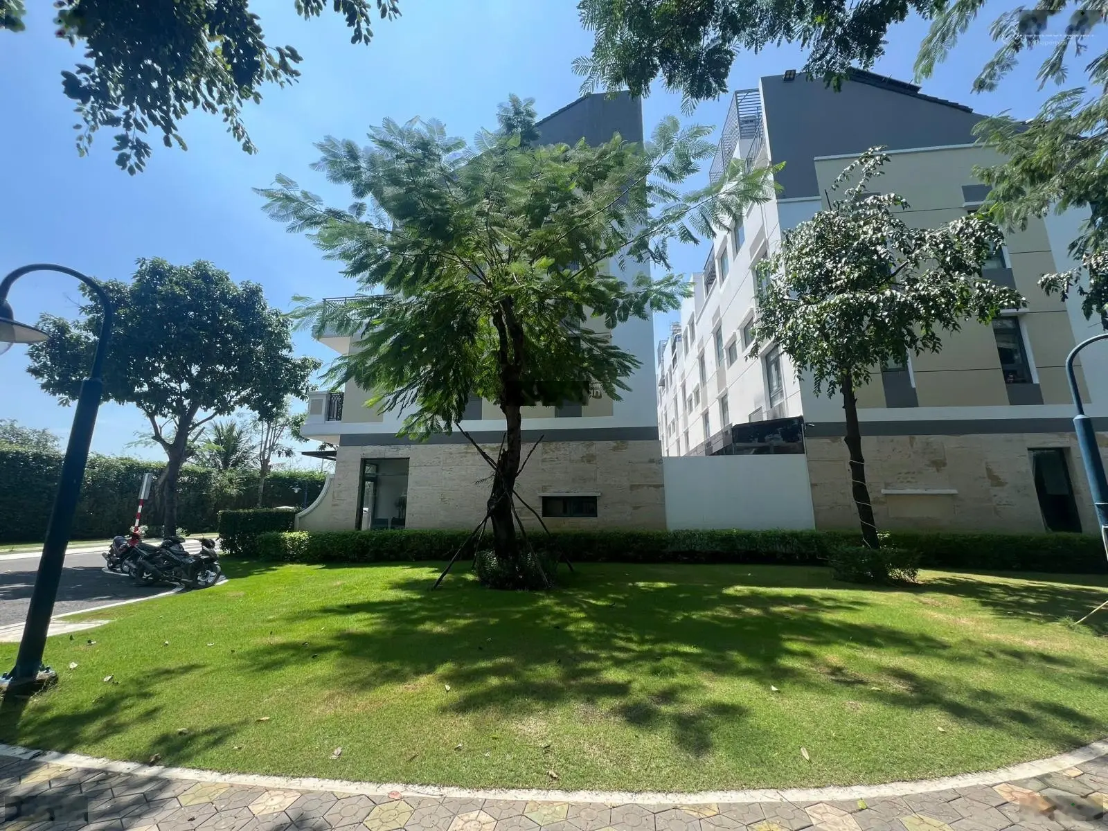 Bán căn góc công viên Verosa Park 0902514989