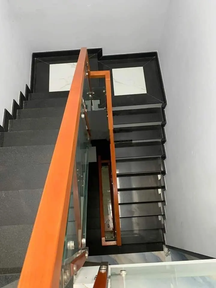 Nhà mới sửa lại 1T2L bán gấp đường Hồ Bá Kiện 48,7m2 gần chợ sỉ thuốc, sổ sẵn