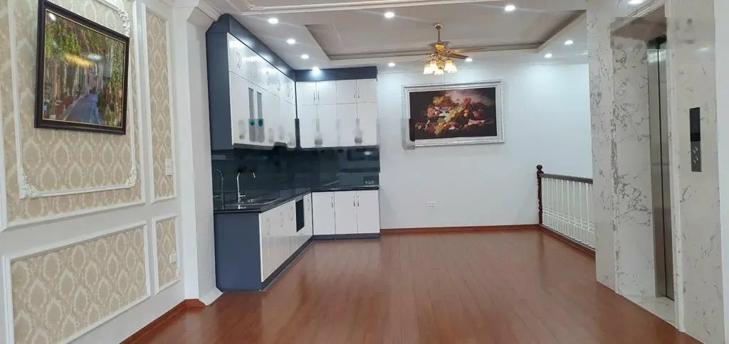 Bán nhà phúc lợi, gara, thang máy, vỉa hè ô tô tránh, kd văn phòng 90m2, 19.8 tỷ
