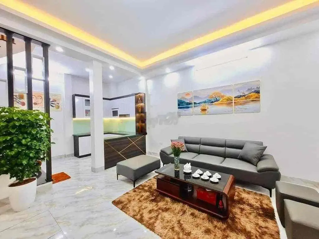 Cực Hiếm! Nguyễn Chí Thanh, lô góc, gần phố, ngõ nông, 35m ô tô tránh