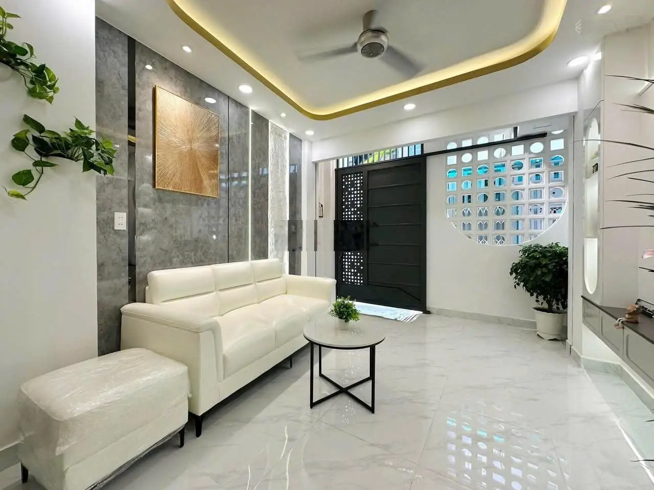 Nhà hxh Nguyễn Trọng Tuyển, 2,15 tỷ, 52 m2, 4PN, 4WC, đẹp, nhiều tiện ích. Shr sang tên ngay