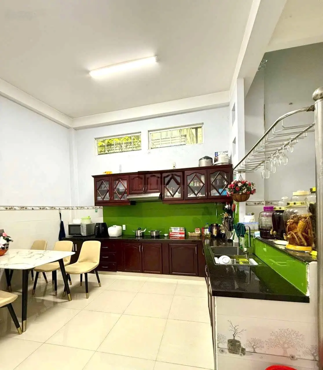 Gần etown cộng hoà. nhà mới đẹp. 4.5 x18.5m nở hậu. hoàn công đủ. tặng nội thất. chỉ 8.7t mq 66