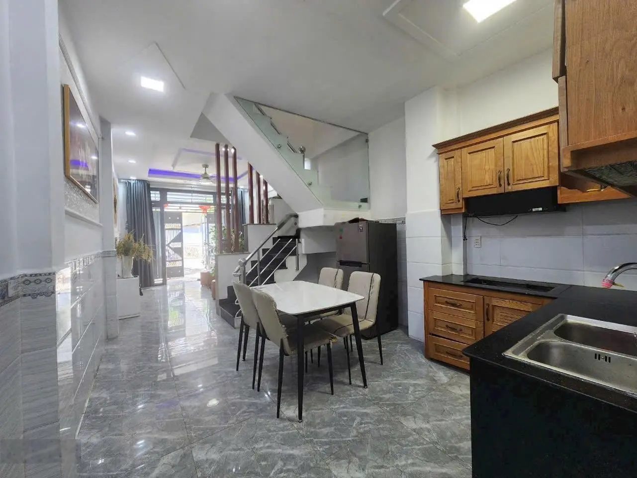 Nhà 1 lầu ngay sát trường TH Trương Văn Thành 55m2 sổ sẵn sang tên, 2 PN đang cho thuê 5tr/ tháng
