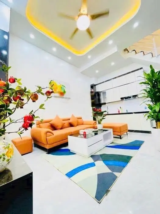 Bán nhà gần ngã tư sở dt 25m x 4 tầng. Giá 4.9 tỷ