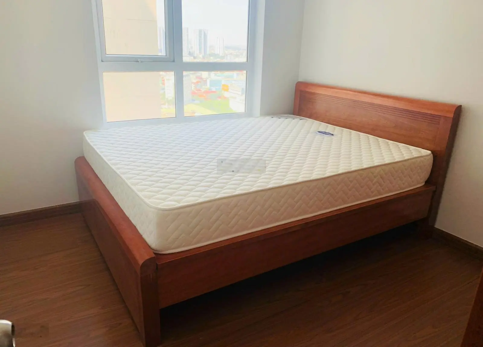 Chính chủ gửi bán nhanh căn hộ 3 phòng ngủ, tầng trung, căn góc, 2 mặt thoáng, view triệu đô.