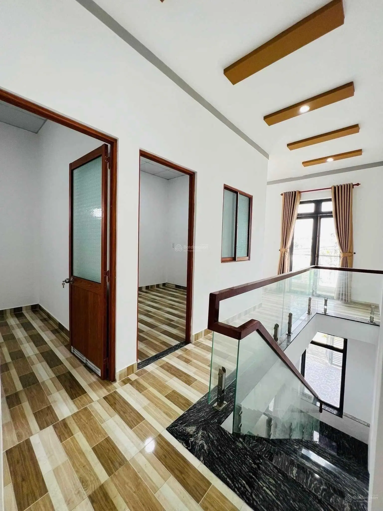 Nhà 2 lầu DT 100m2 sổ riêng thổ cư 100%. 1 sẹc Huỳnh Văn Nghệ ngay gần trạm thu phí P. Bửu Long