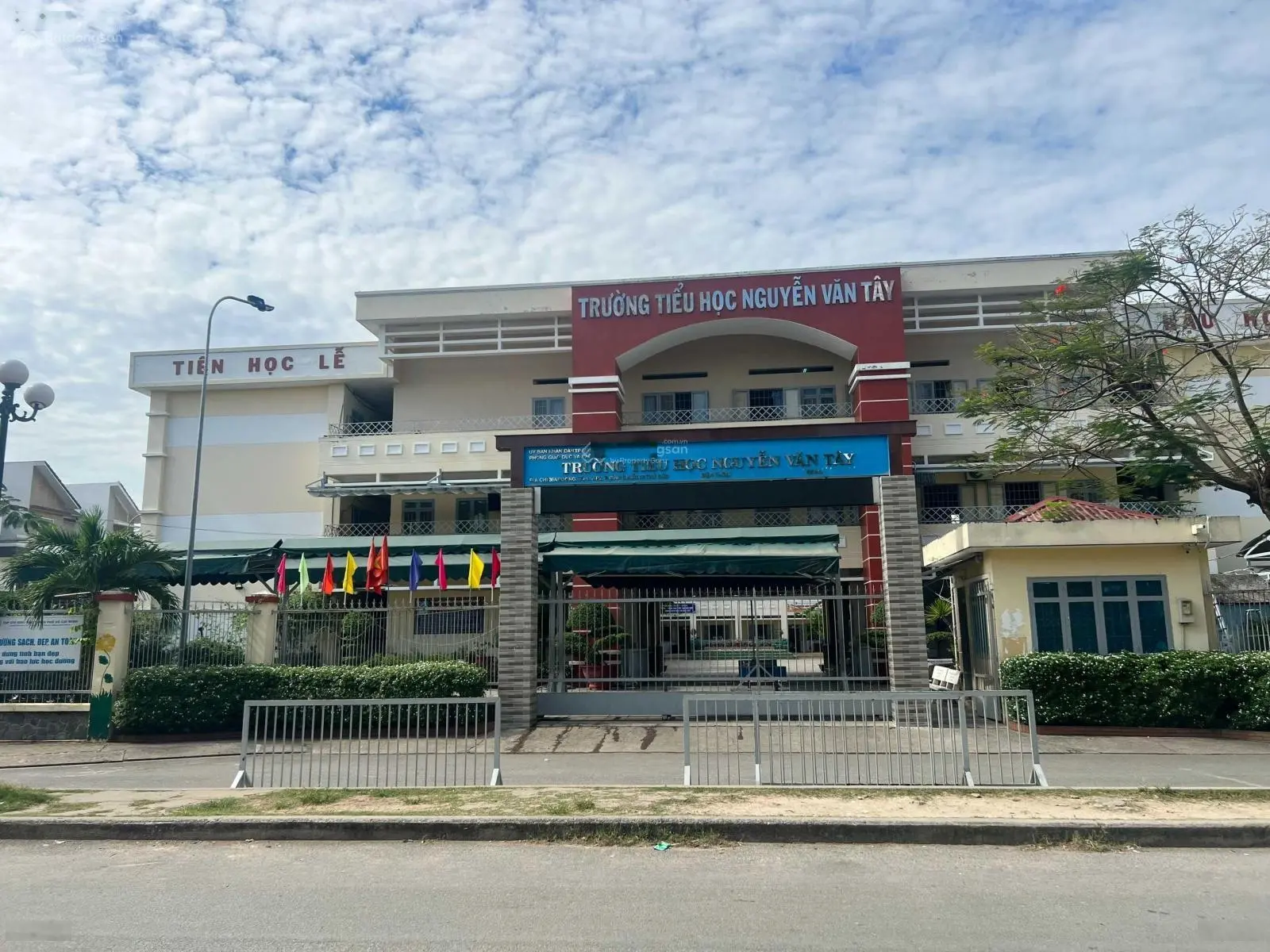 Lô góc 273m2 (10m x27.5m) - 2 mặt tiền 16m + 6m vỉa hè, kế SG, giáp Bình Chiểu, Thủ Đức - Sổ riêng