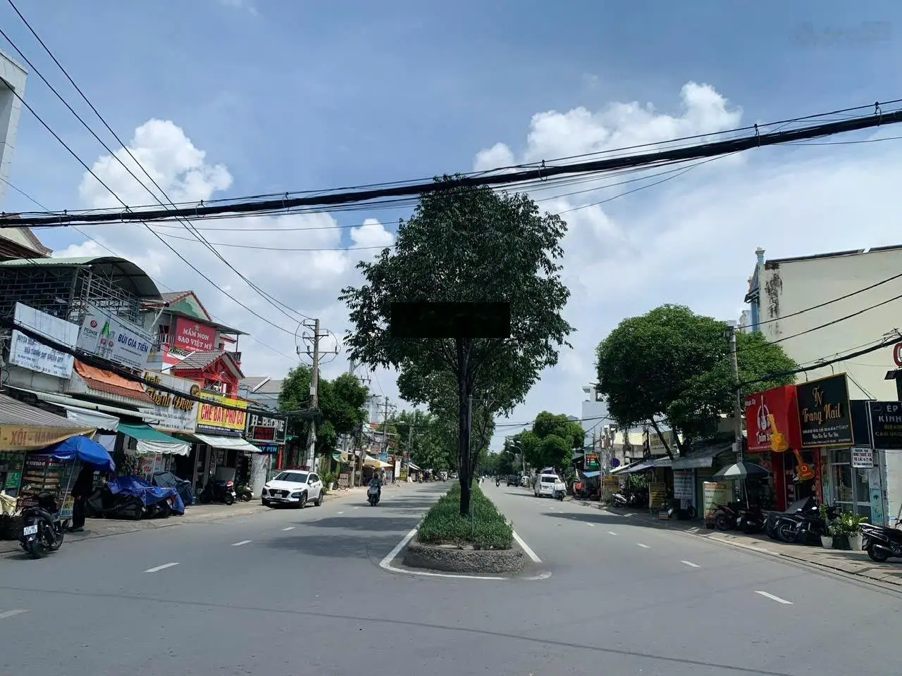Bán nhanh biệt thự mặt tiền đường 61 Phước Long B, TP Thủ Đức. DT: 340m2, giá 32.5 tỷ