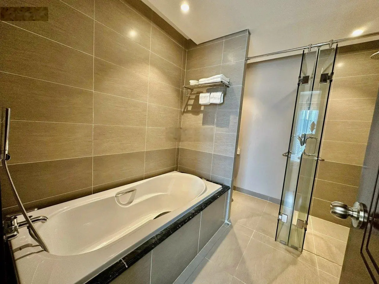 Sập Hầm ! Bán Căn Hộ Biển Cao Cấp 2 phòng ngủ view biển 100m2 Four Points - Võ Nguyên Giáp, Đà Nẵng