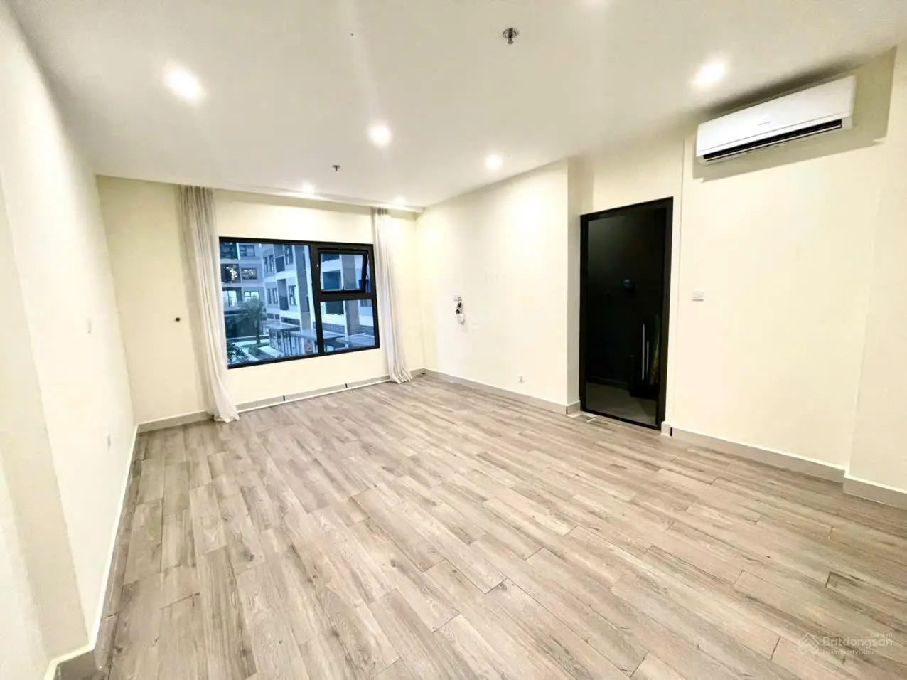 Chính chủ cần bán gấp căn hộ chung cư Studio 34m2 Tòa S402, KĐT Vinsmart City