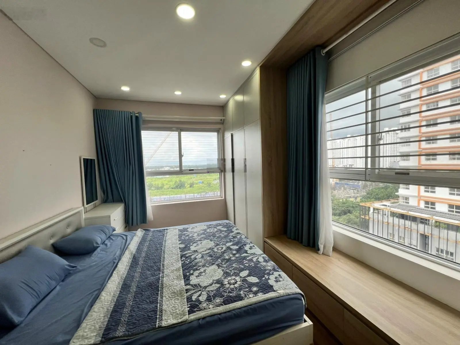 Bán căn hộ 75m2 2pn2wc căn góc, view nội khu đẹp, thông thoáng, đã có sổ hồng, giá 3.399 tỉ