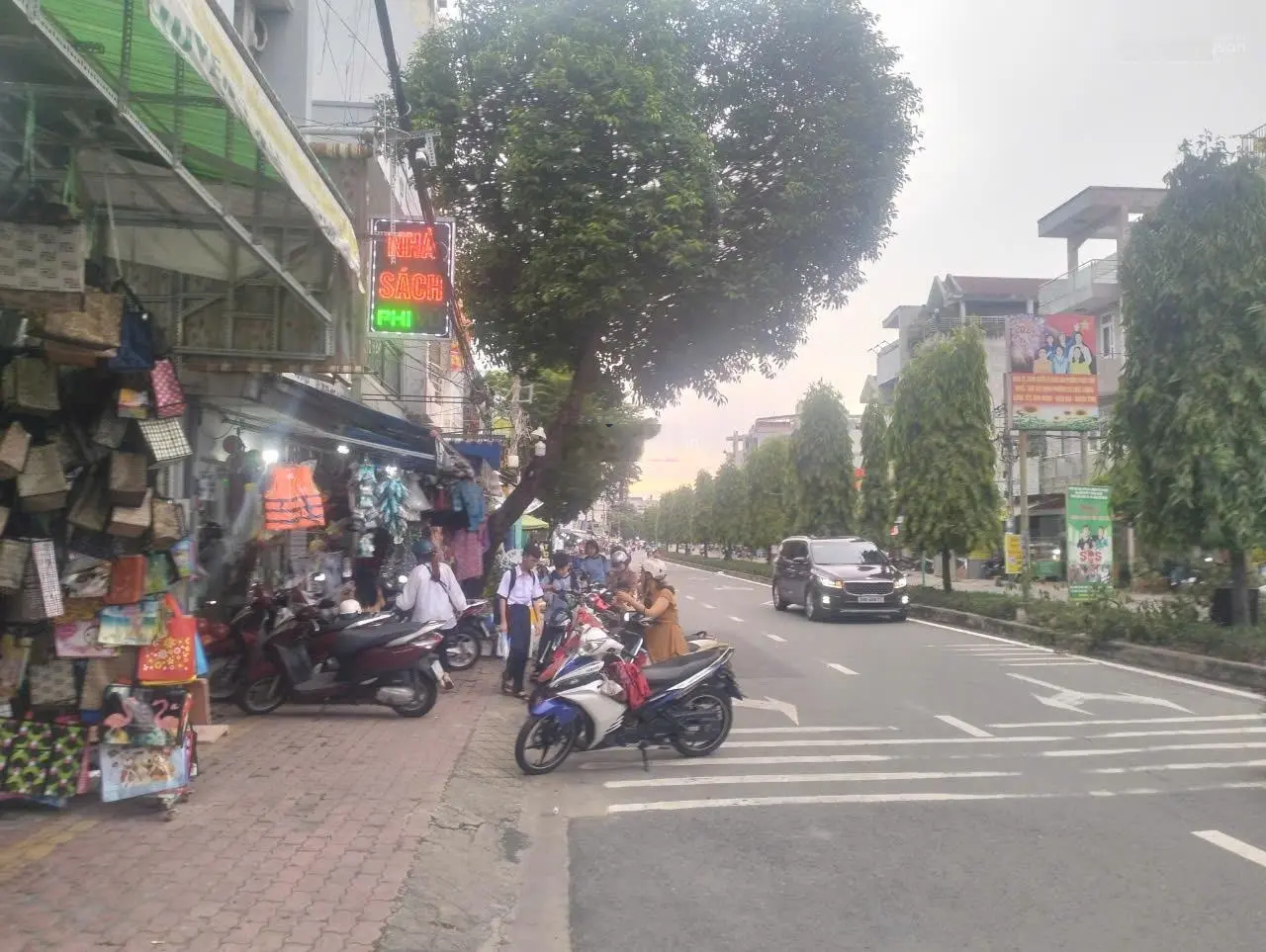 Gấp! bán nhà mặt phố 75m2, giá cực chất 23 tỷ tại đường Đại Lộ 2, Phước Bình, Thủ Đức, HCM