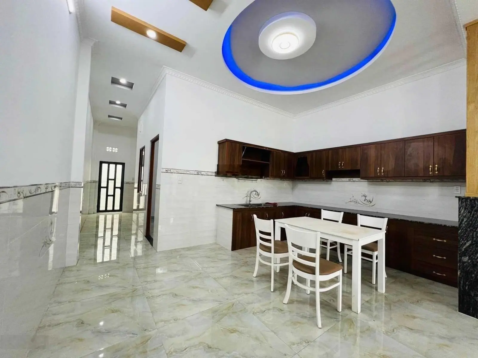 Nhà 2 lầu DT 100m2 sổ riêng thổ cư 100%. 1 sẹc Huỳnh Văn Nghệ ngay gần trạm thu phí P. Bửu Long