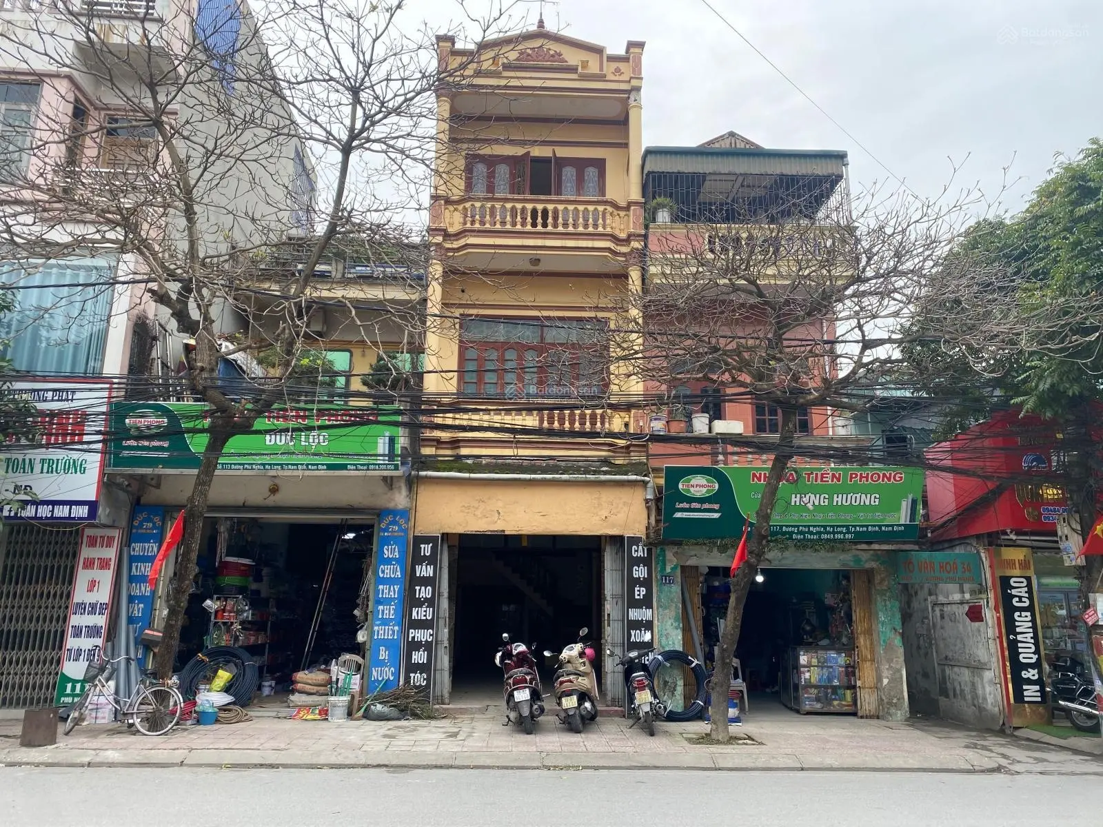 Bán nhà mặt phố chính chủ, nhà xây khung bê tông chắc chắn 3 tầng DT 71m2, MT 4,1 m