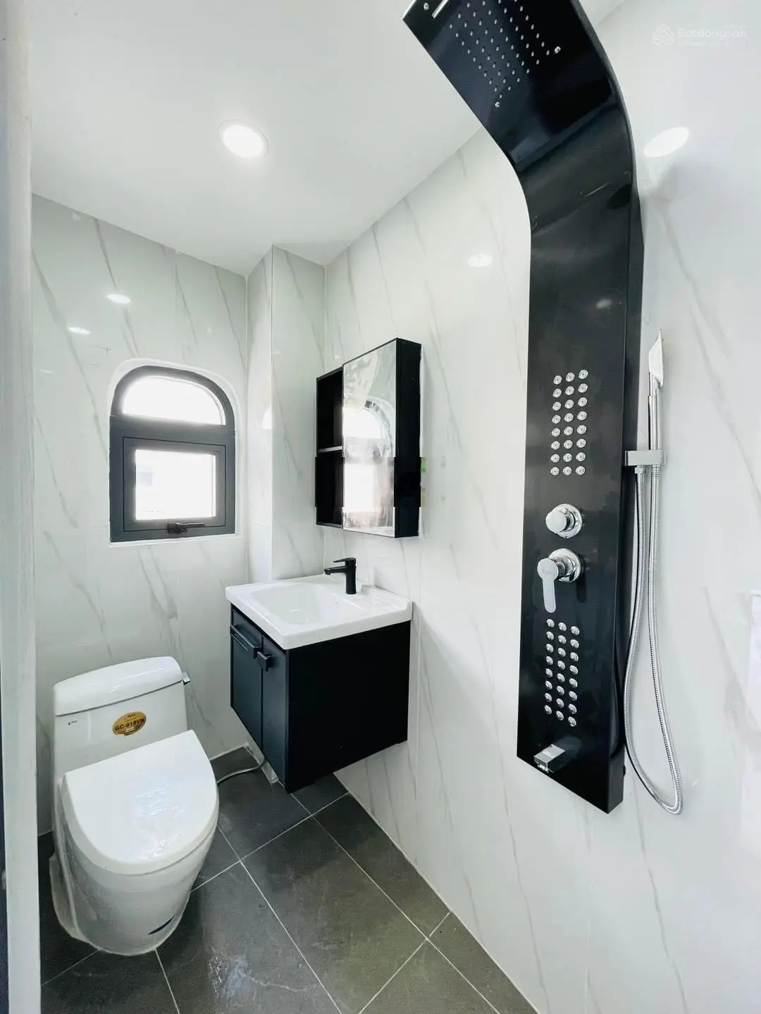 Nhà đẹp giá rẻ đường Võ Thị Sáu nhựa 1 Trệt 1 lầu, 2 phòng ngủ, có sân đậu xe gần THCS Đông Hoà