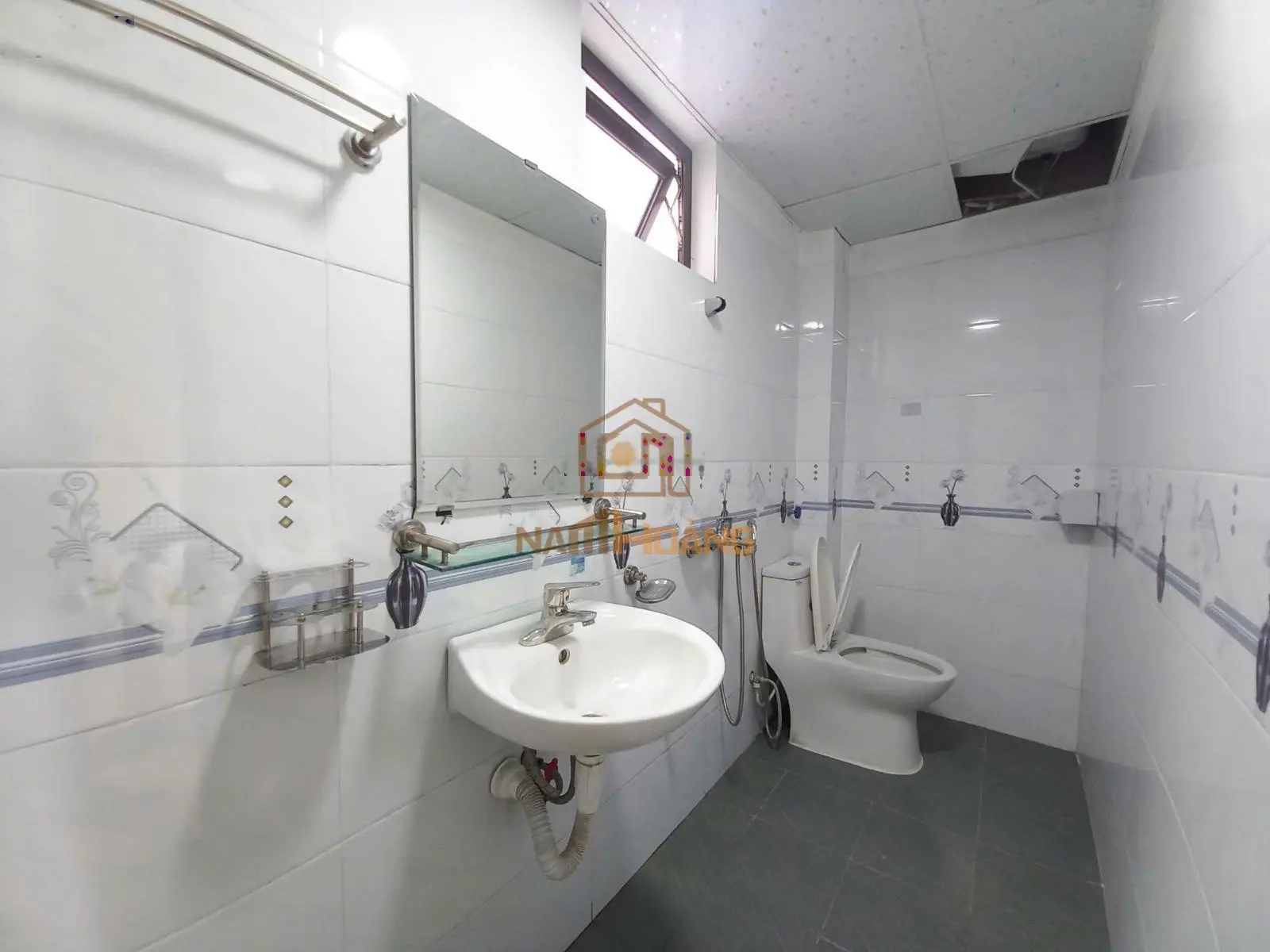 Bán nhà phố Xốm ô tô đỗ cửa ngày đêm dtsd 40m2 ngõ trước nhà 13m 6,15 tỷ