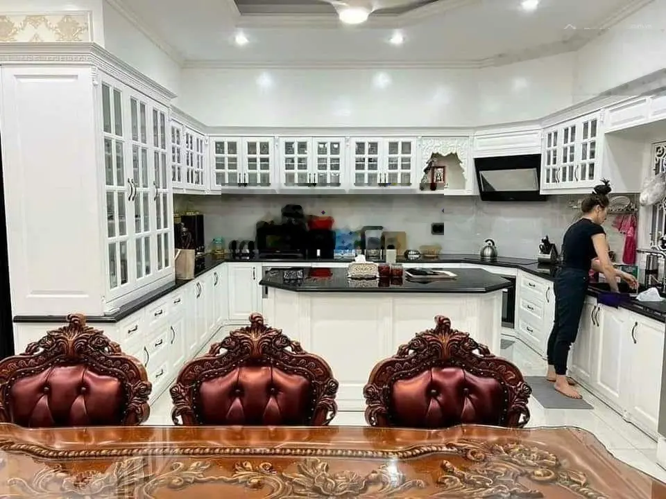Bán 2 căn biệt thự VIP khu trung tâm hành chính TP Dĩ An, Bình Dương. Giá ngộp
