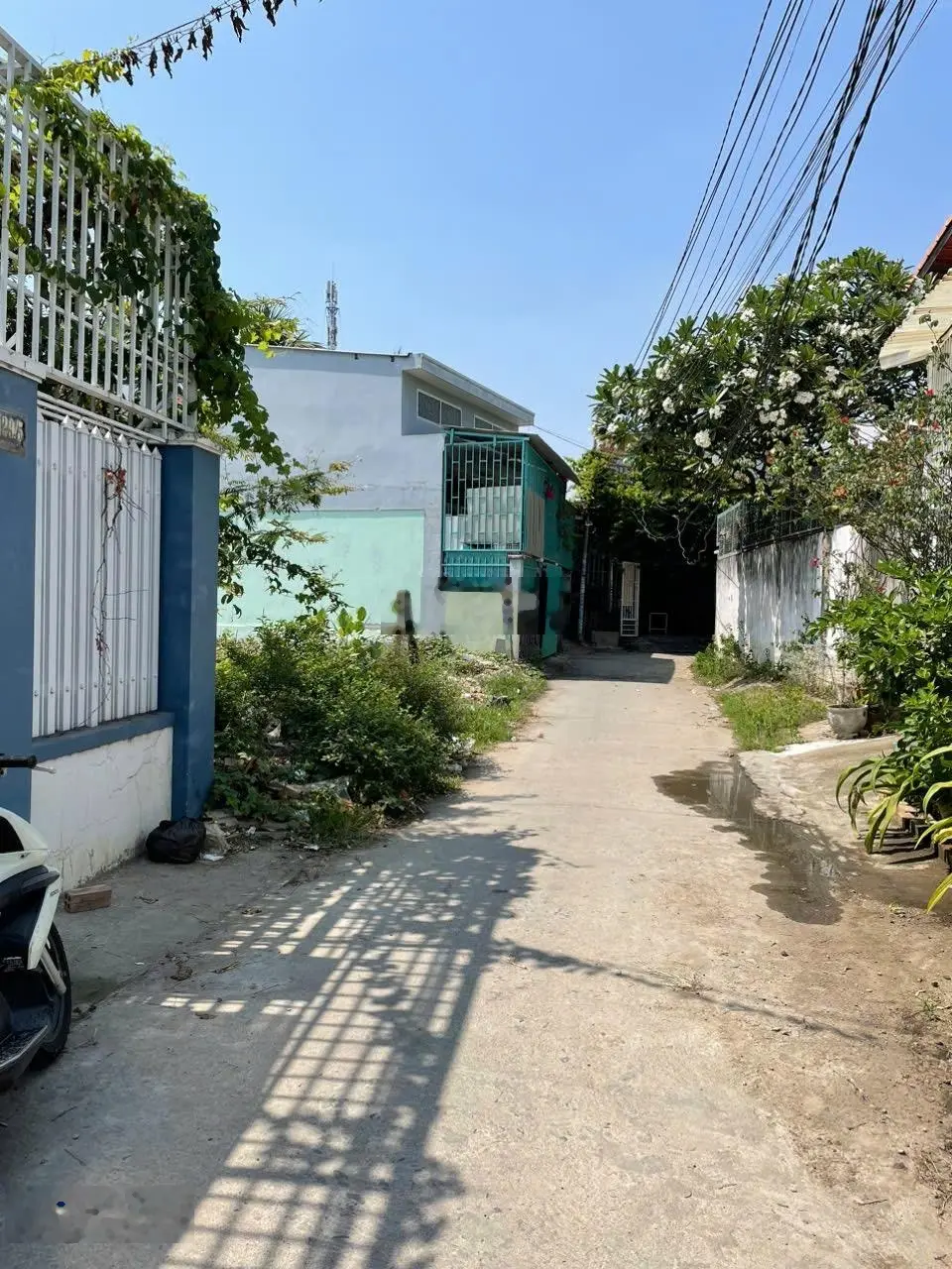 Nhà 3 phòng ngủ, 2 tầng kiên cố, rẻ, hoàn công đầy đủ