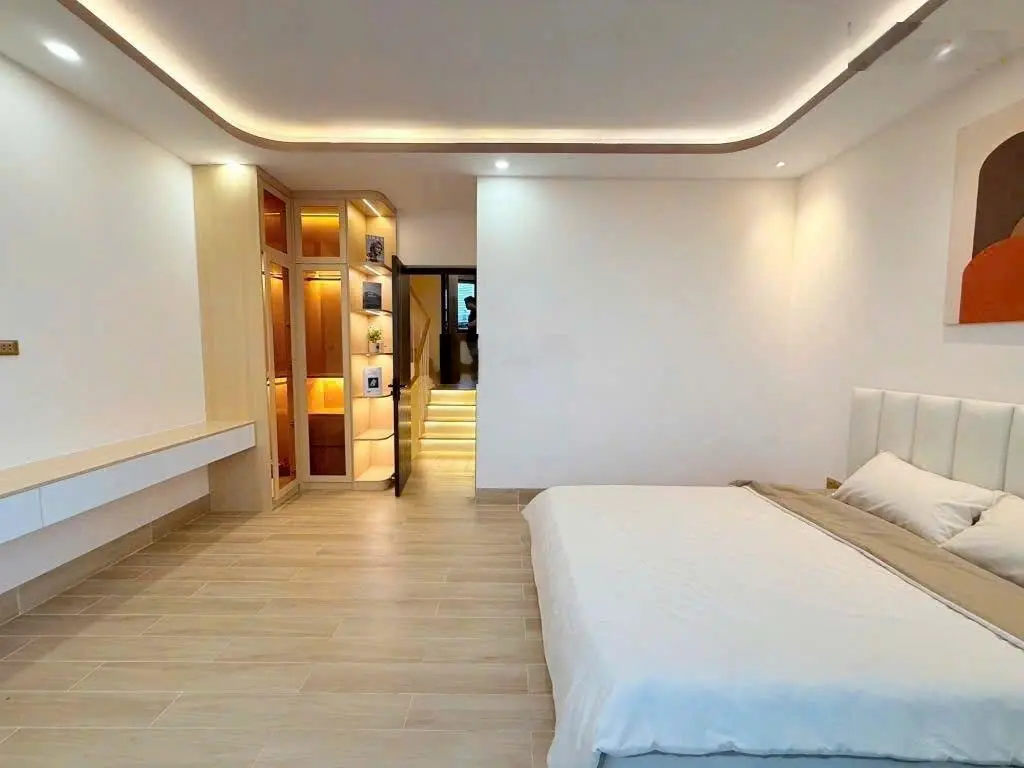 Nhà 6tầng, THANG MÁY, FULL nội thất ngang 5m. Nở hậu. Chỉ 10tỷ8. HXH thông sát MT Phạm Văn Chiêu.