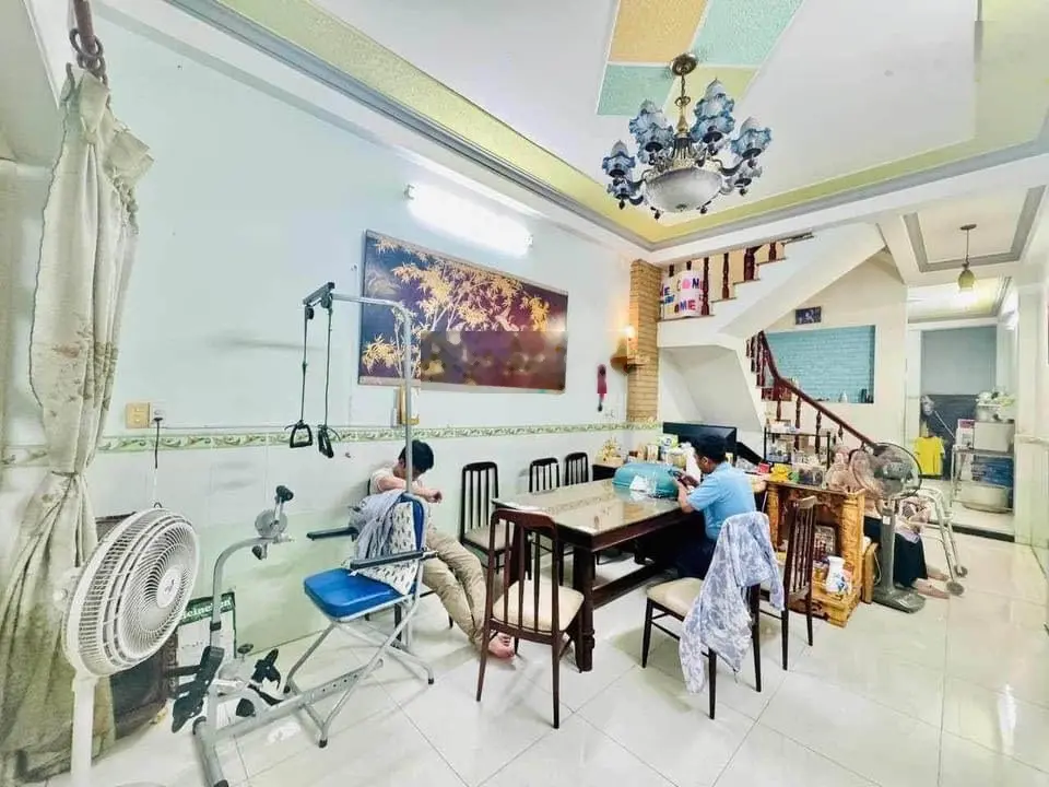 Nhà gần CĐ Kinh Tế Đối Ngoại đường Nguyễn Kiệm có HĐT 25tr/tháng, DT: 55m2, sổ riêng