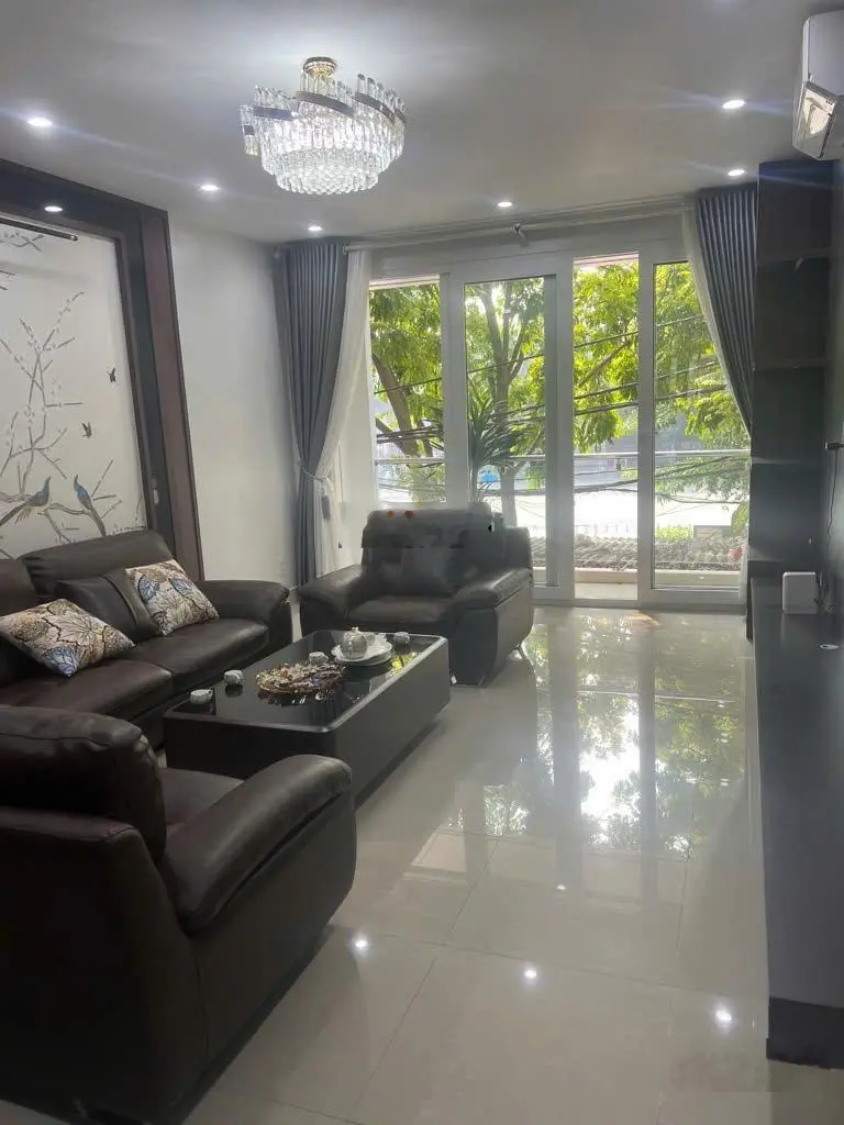 Bán nhà đường Nguyễn Văn Linh, Long Biên - kinh doanh sầm uất, Để ở, làm Văn Phòng, vỉa hè to rộng