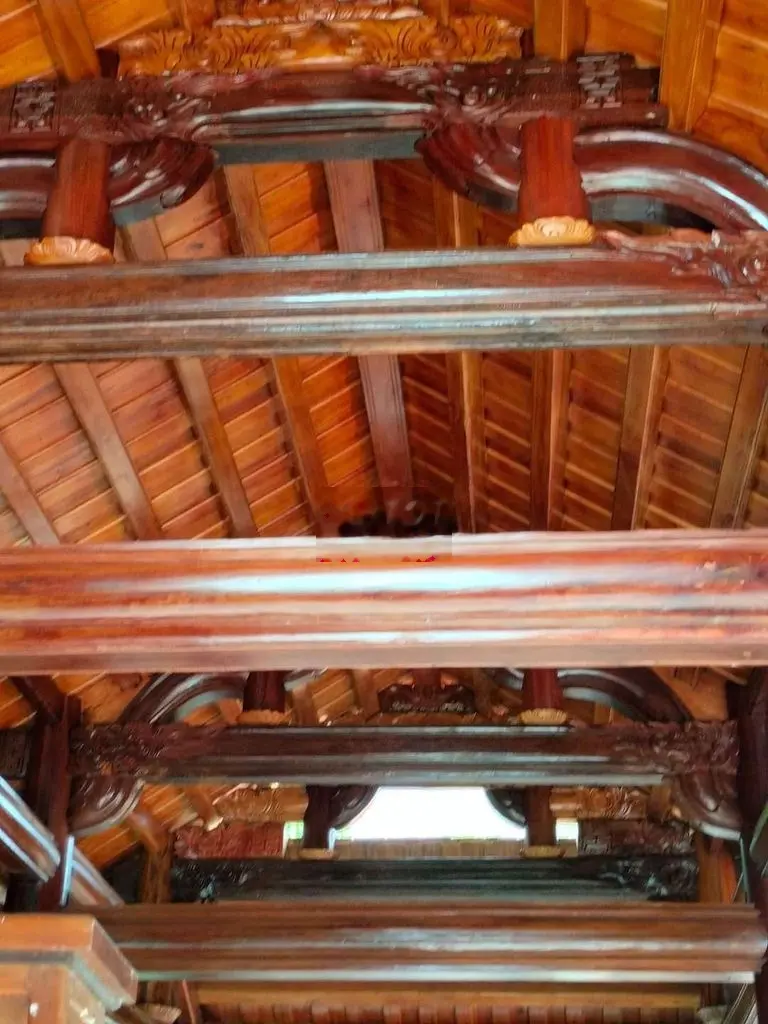 Cần Bán Nhà Gỗ Cột Lớn
