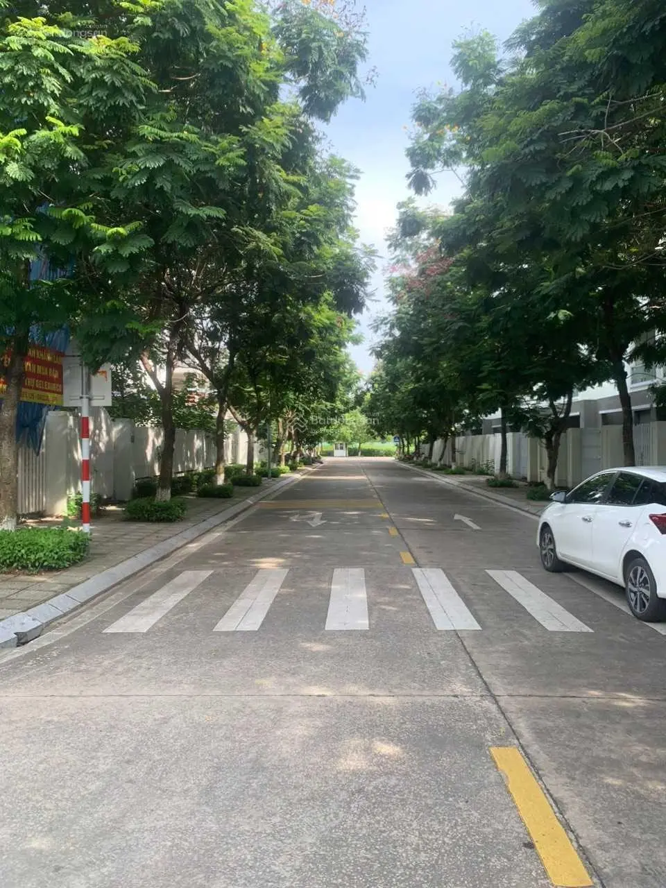 Bán gấp nhà vườn 120m2 Geleximco Lê Trọng Tấn giá tốt nhất thị trường