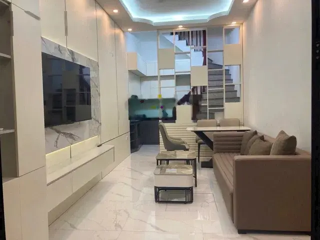 Mặt ngõ Lạc Trung - DT 34m2 - 5 tầng thang máy - MT 4m - 6,4tỷ - ô tô tránh - lô góc kinh