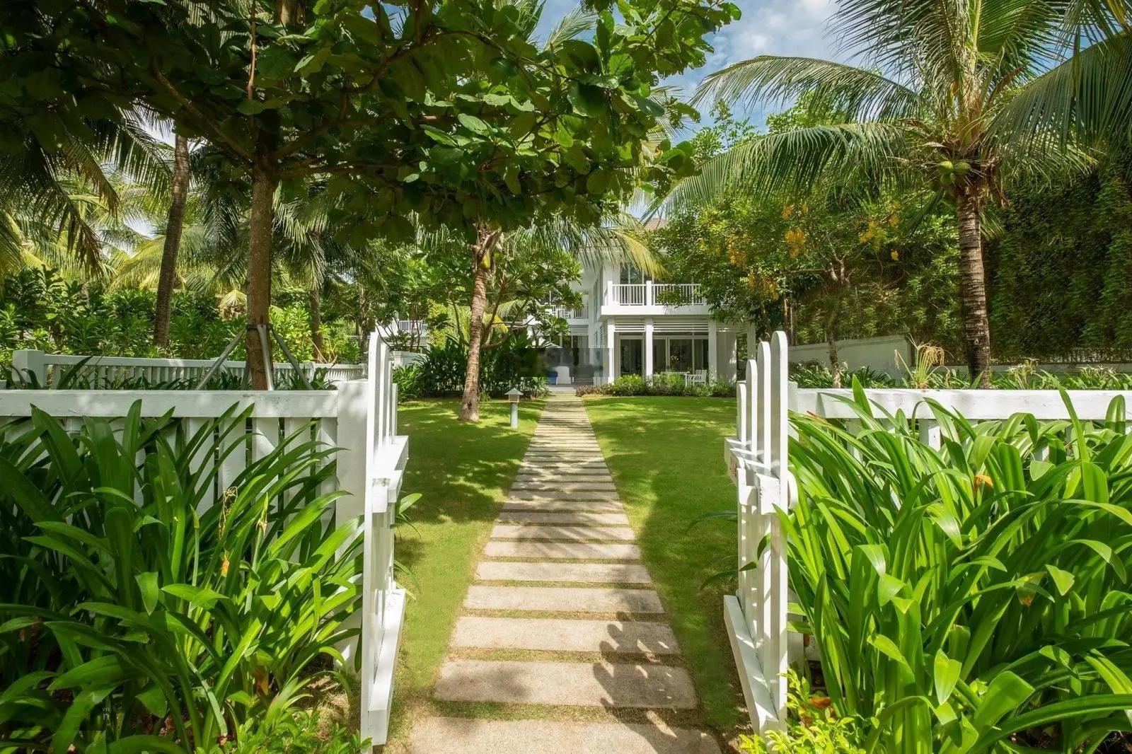 Giảm ngay 4 tỷ - bán gấp biệt thự nghỉ dưỡng Premier Village - mặt biển Mỹ Khê, Đà Nẵng