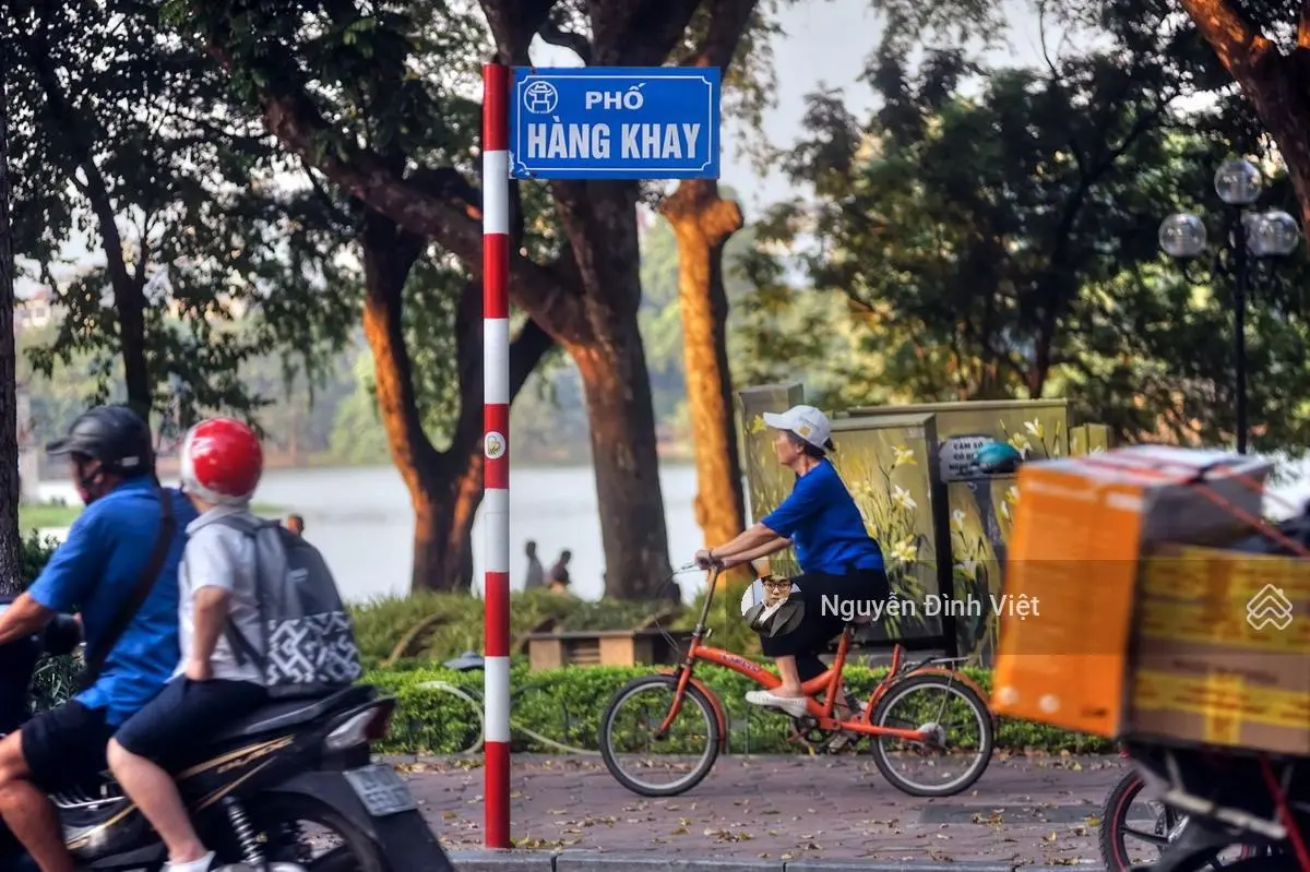 Nhà cổng phố Hàng Khay- Tràng Tiền thông Bà Triệu, 3 bước chân ngắm hồ Gươm, 2 thoáng vĩnh viễn