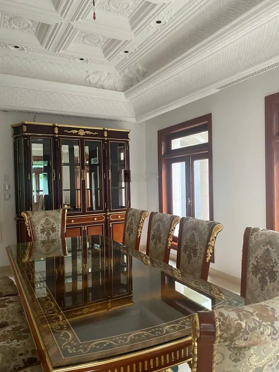 Chuyển nhượng biệt thự Vinhomes 600m2 đất hầm 4 tầng view sông mới 100%