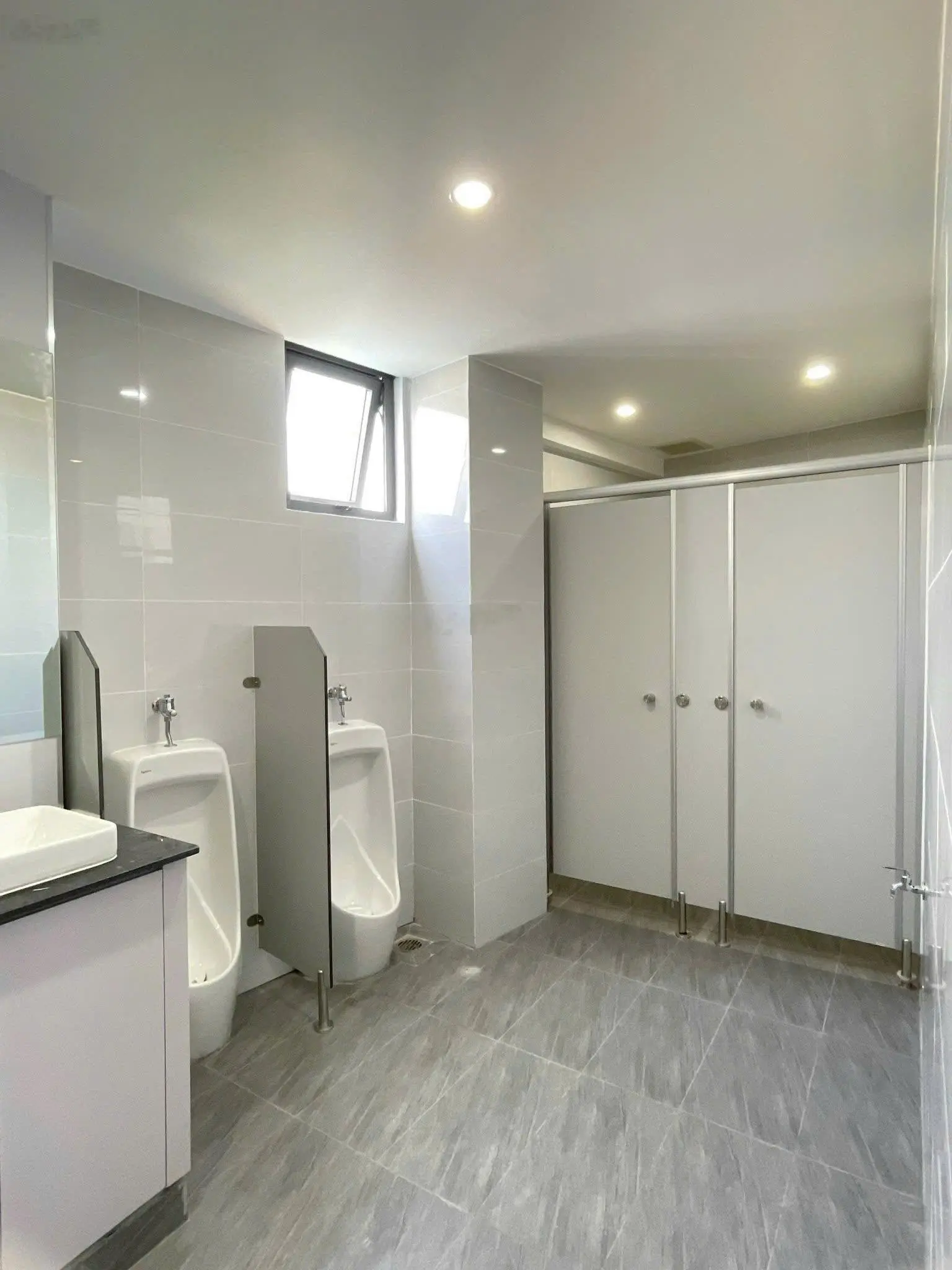 Tòa nhà ngang 16m Lê Quang Định Quận Bình Thạnh - Hầm 7 Tầng 2.380m2 - HĐT: 480tr/th - giá 114 tỷ
